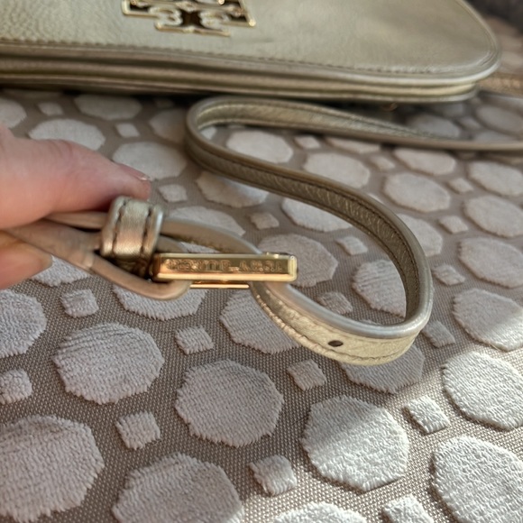 Tory Burch light gold logo clutch - Picture 9 of 9